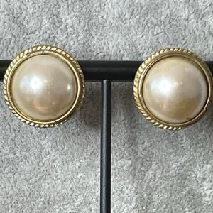 Carolee Vintage 80s earrings faux mabe pearl domed
